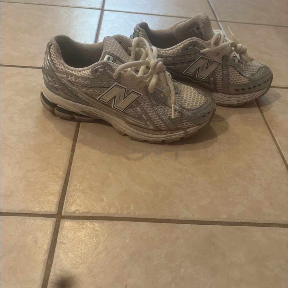 Women’s New Balance 1906r